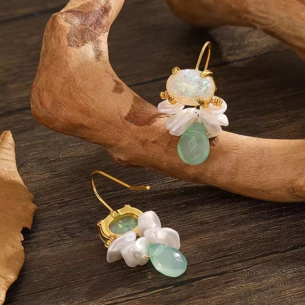 Vintage Pearl White Green Crystal Earrings - Picture 4 of 7